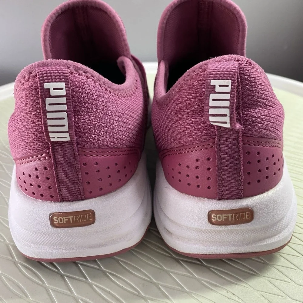 PUMA Mauve Pink W/White Shoe Soft ride‎ sophia slip-on Sneaker Sz.8.5
